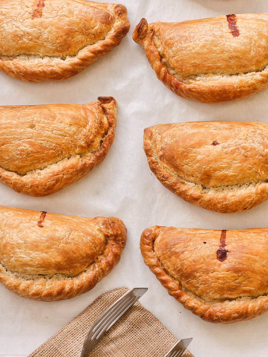 The Cornish Oven Pasties By Post Flaky Steak Pasty-03