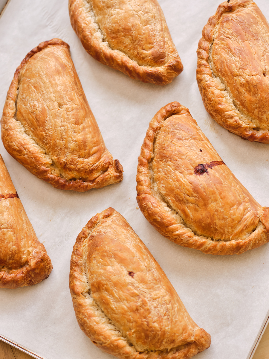 The Cornish Oven Pasties By Post Flaky Steak Pasty-04